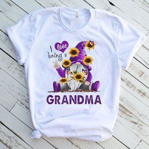 Gnome Love Being A Grandma Tee Graphic Short Sleeve T-Shirt
